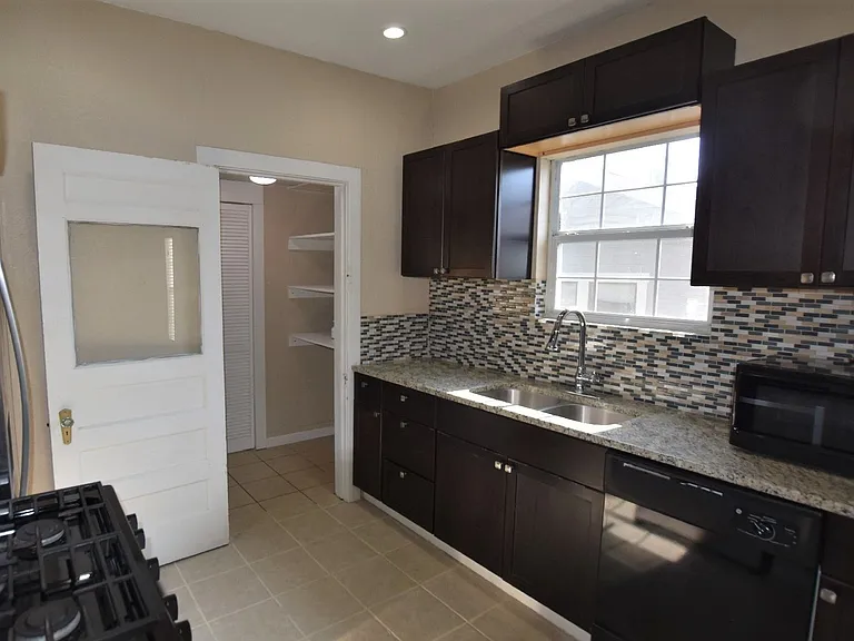 608 W Rosewood Ave — Photo 11