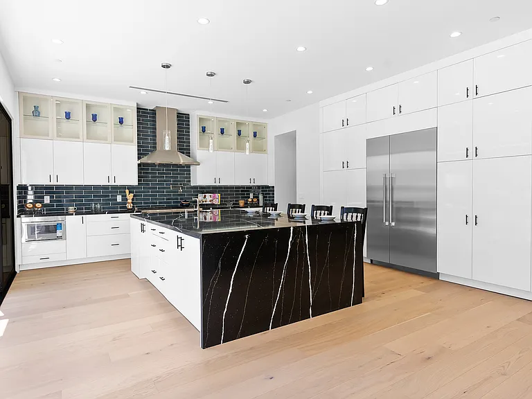 5012 Enfield Ave — Photo 9