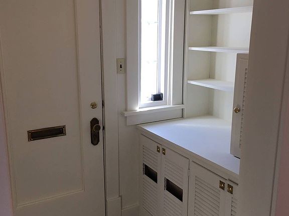 2nd image of 214 Wellington St