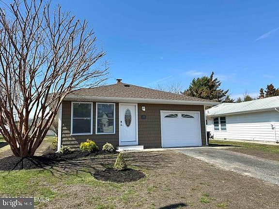 2nd image of 339 Curacao St