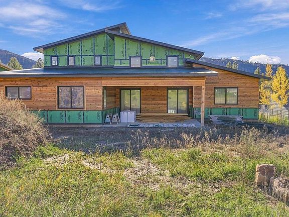 3rd image of 399 Edgemont Meadows Road