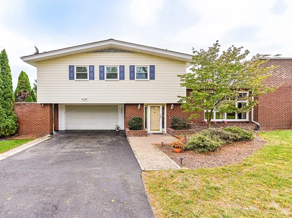 320 McCabe Dr, Greensburg, PA 15601