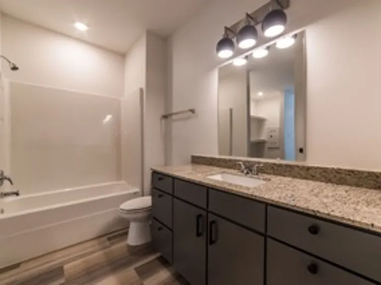 South Creekside Apartments — Photo 28