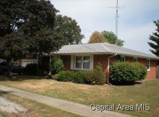 131 E Liberty Ct, Virden, IL 62690