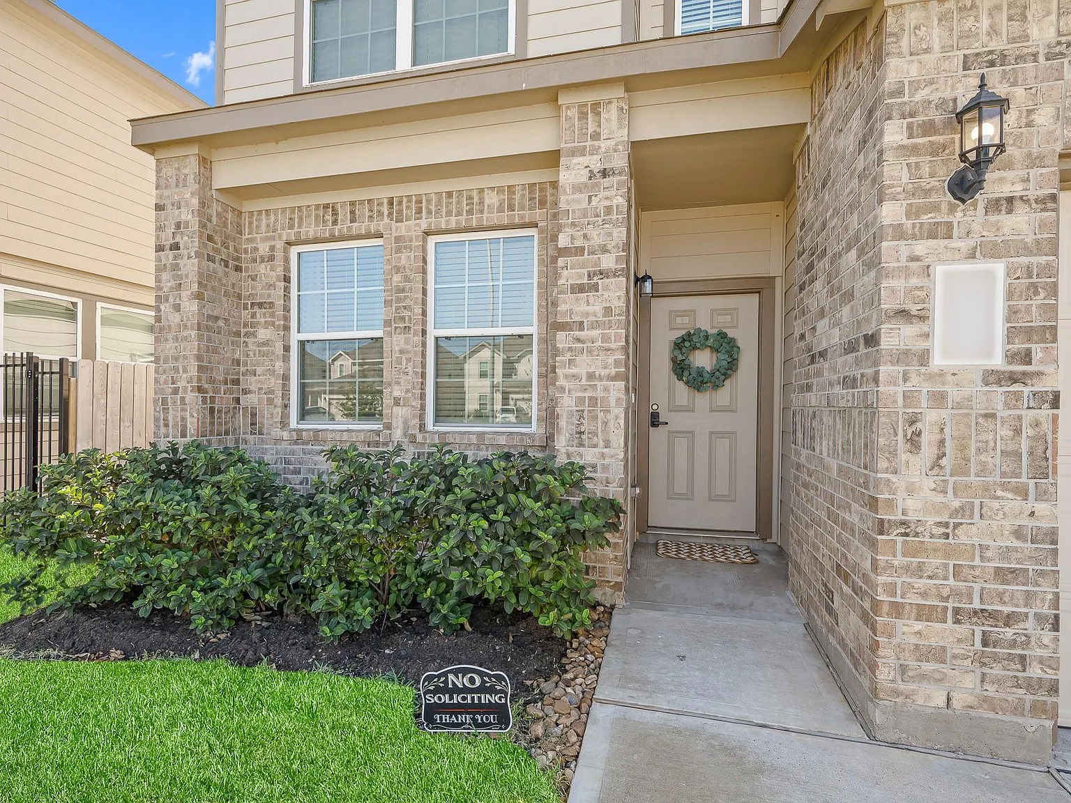 4 bed, 2.5 bath, 2246 sqft, $3,200 — Photo 3