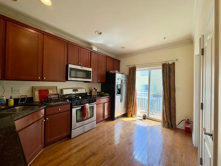 125 N Chester St — Photo 7