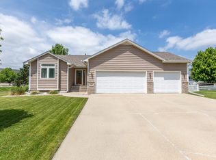 263 Bobwhite Cir, Dakota Dunes, SD 57049