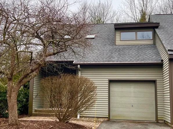 409 Fairway Vlg, Leeds, MA 01053