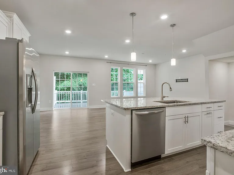 2738 Lady Slipper Rd — Photo 4