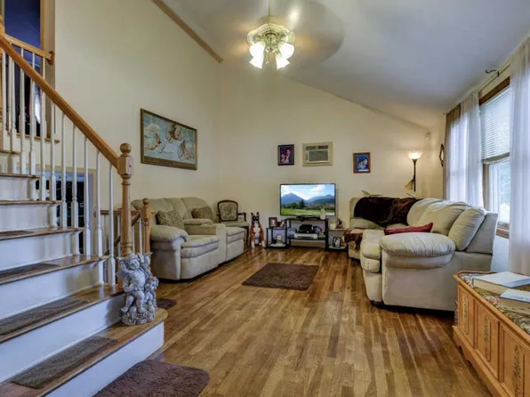 23 Oak Ridge Pkwy, Toms River, NJ 08755