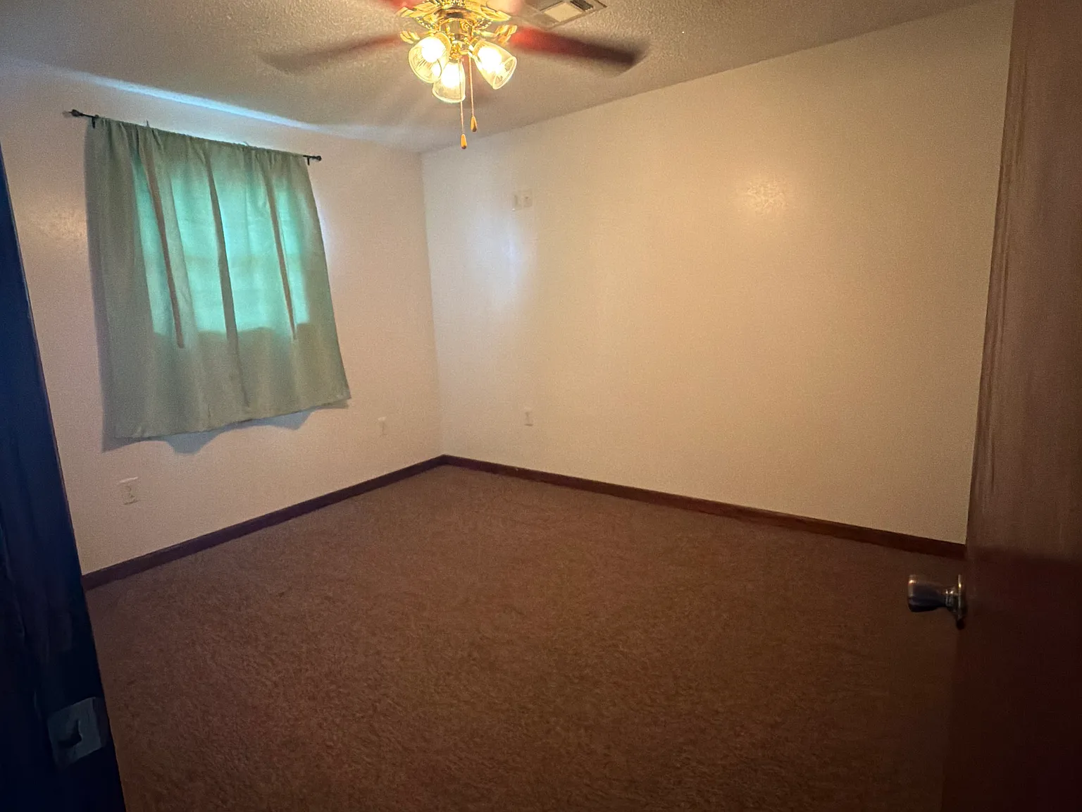 3 bed, $1,650 — Photo 2