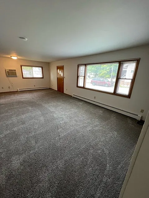 3 bed, 1400 sqft, $1,495 — Photo 2
