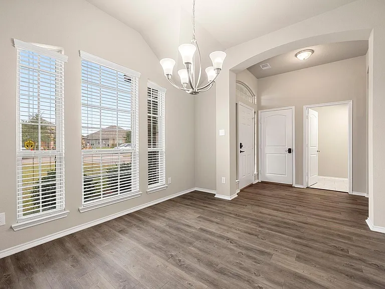 1945 Briar Grove Dr — Photo 8