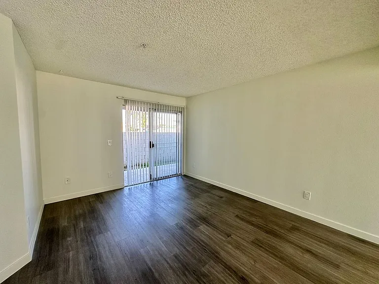Nelson Apartments (Silver Tree Terrace) — Photo 14