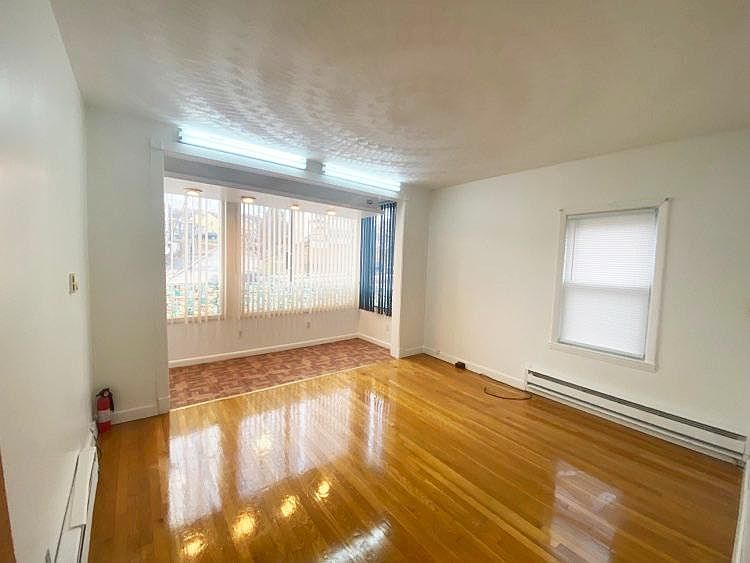 Living room. size 15x13