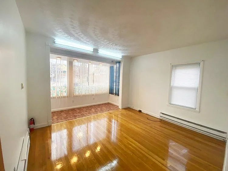 Living room. size 15x13