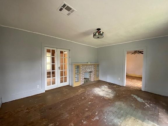 5th image of 121 S Oak Ave