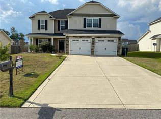 5328 Goshawk Dr, Hope Mills, NC 28348