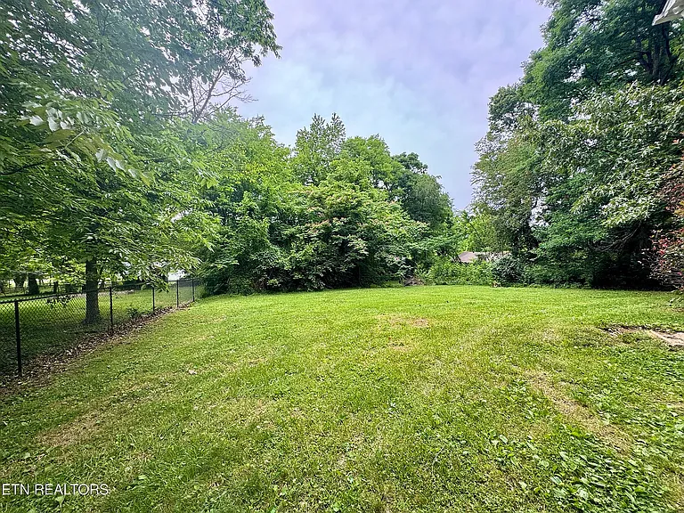 10801 Highcliff Dr — Photo 7