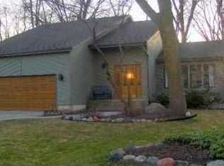 938 Pine Grove Ave, Gurnee, IL 60031