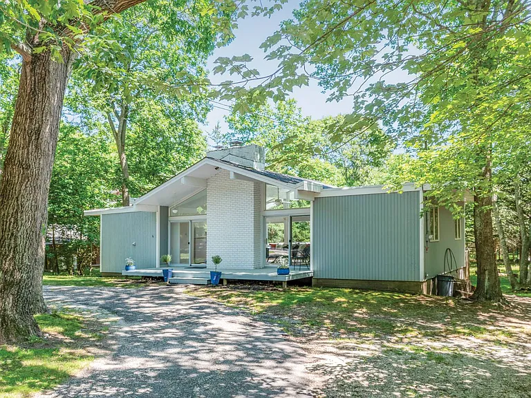 68 Springy Banks Rd — Photo 2