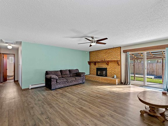 3rd image of 614 Hudsons Bay Dr