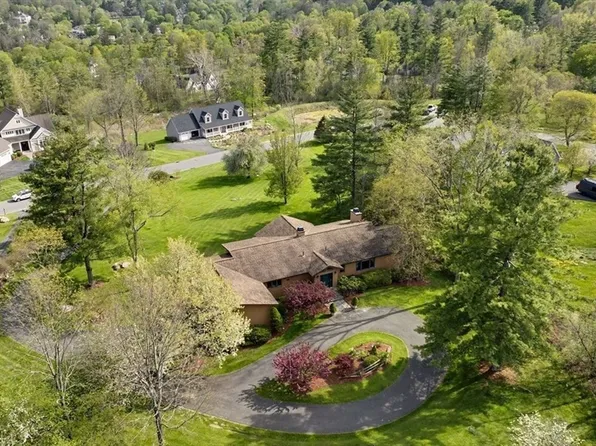 37 Kalliste Hl, Great Barrington, MA 01230