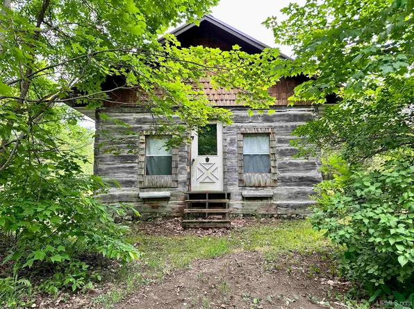 366 E Main St, Munising, MI 49862