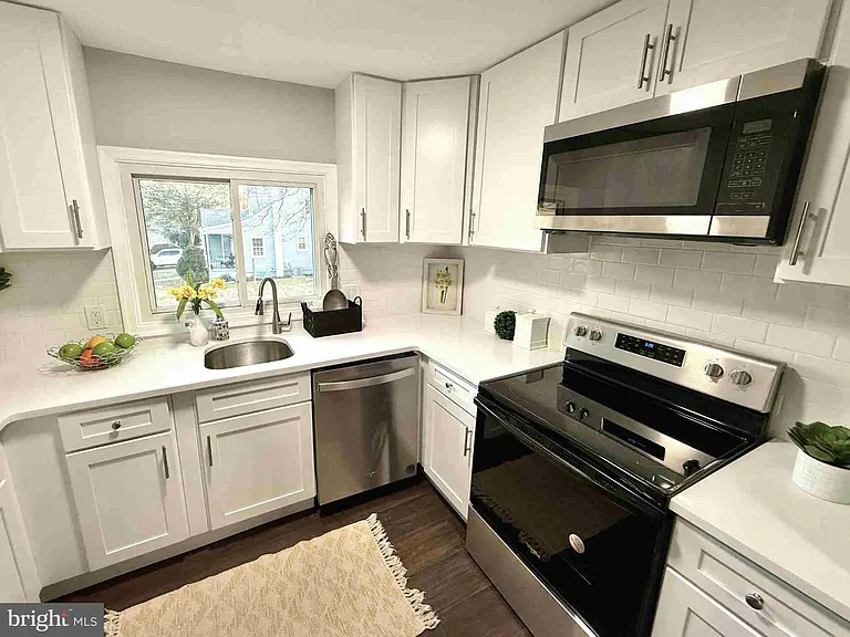 2220 Brunswick Ave — Photo 7