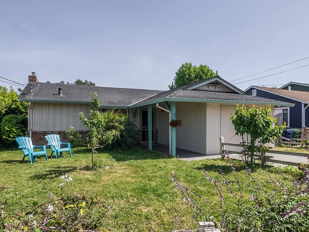 4320 Nova Dr photo 1