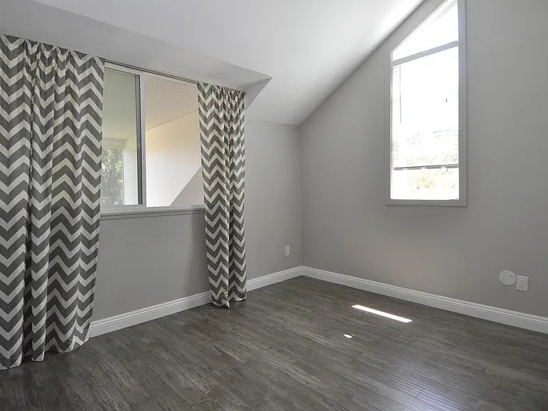 4022 Layang Layang Cir #B-1 — Photo 25
