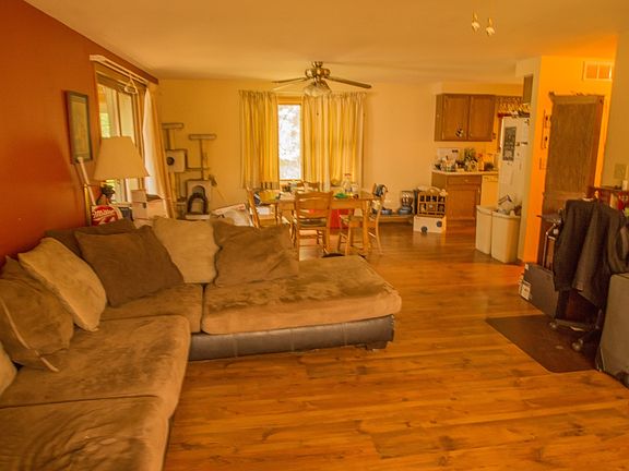 Living Room toward Dinning 