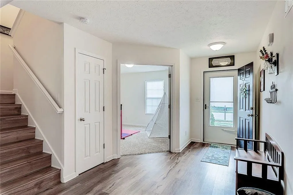 4 bed, 2.5 bath, 2510 sqft, $2,450 — Photo 4