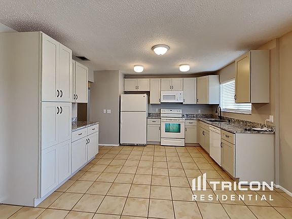 5th image of 7520 Darlene St