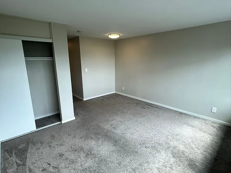 Mercer Crest Apartments — Photo 18