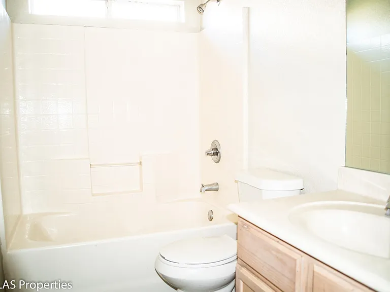 2913 Cantabrian Dr #B — Photo 23