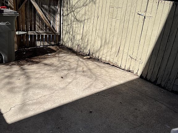 5th image of 804 Excalibur St #B