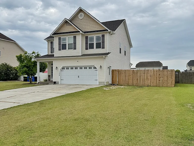 124 Landover Dr — Photo 2