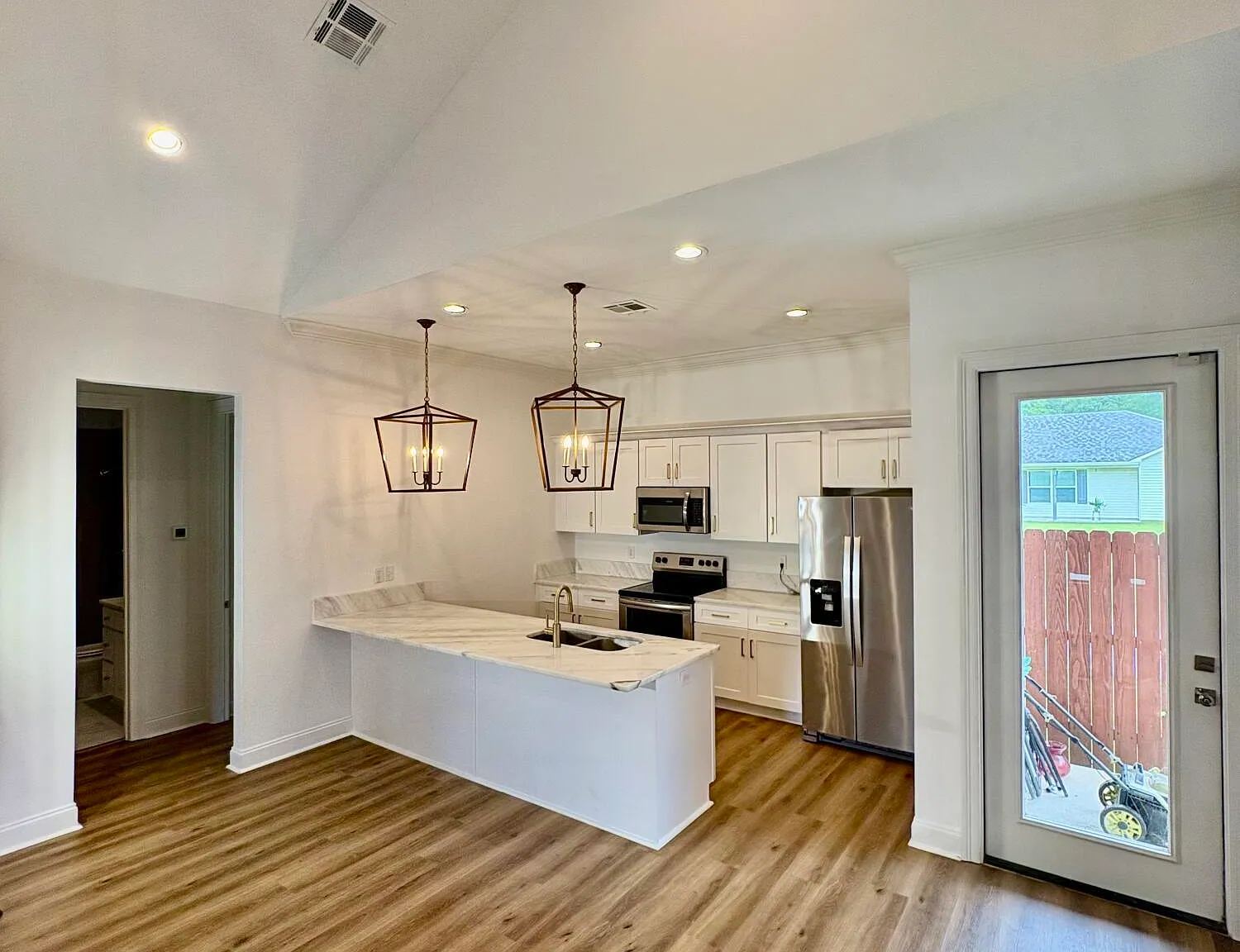 3 bed, 1350 sqft, $1,850 — Photo 3