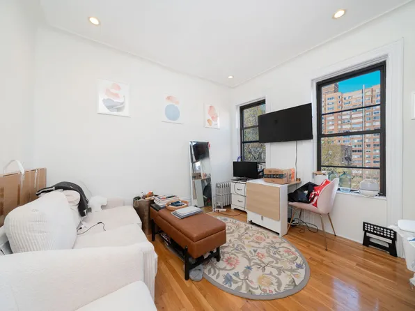 128 West 13th Street image 1 of 6