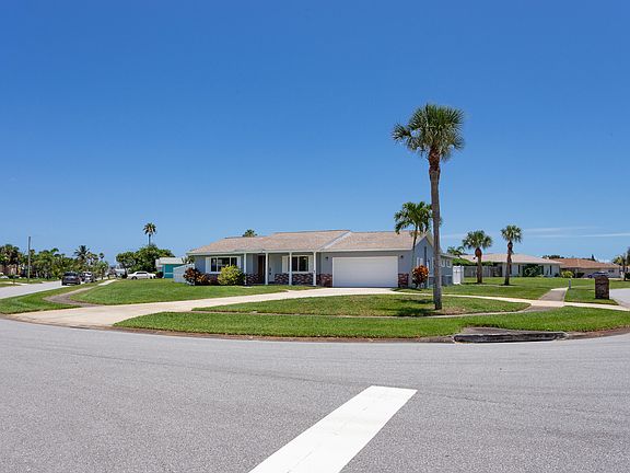 5th image of 1905 Rosewood Dr