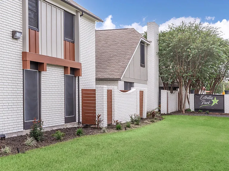 Estrella Park Apartments — Photo 2