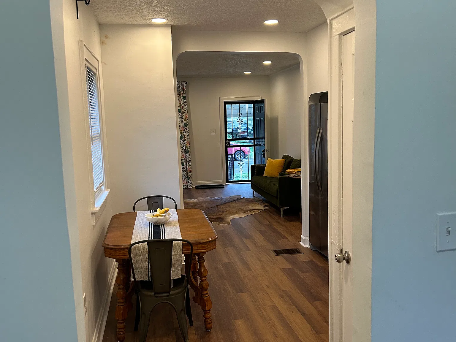 2 bed, 896 sqft, $1,975 — Photo 4