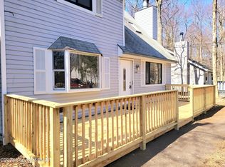 7140 Robinwood Dr, Tobyhanna, PA