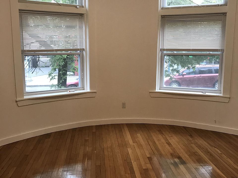 2nd image of 119 Washington St APT 2L