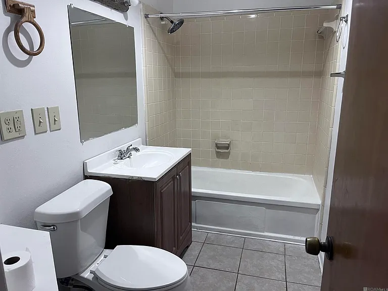 3135 Woodcrest Dr — Photo 6