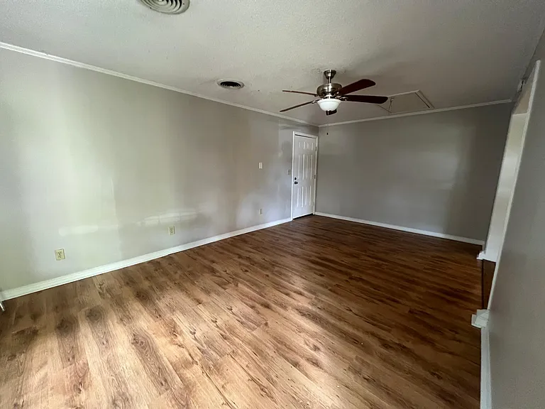 2209 Scott St — Photo 8