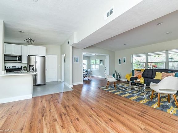 5th image of 1203 Edmundshire Ln