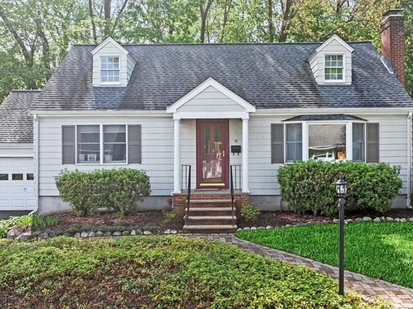 9 Swansea Rd, Wakefield, MA 01880