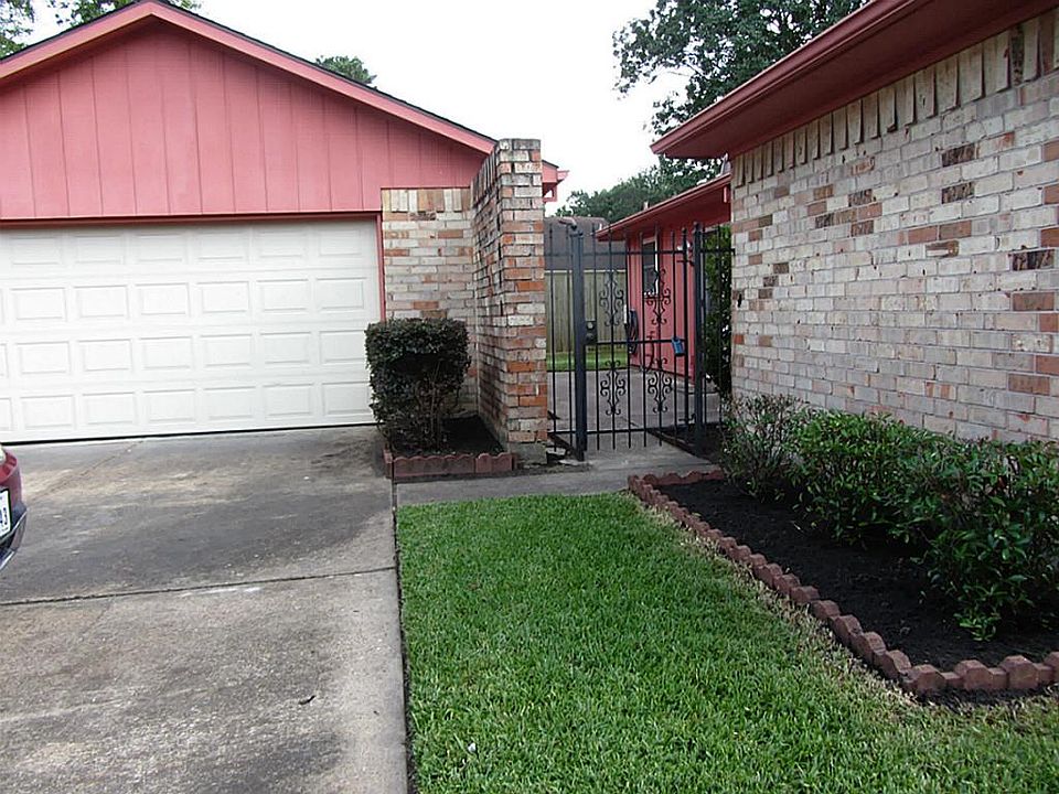 1st image of 20011 Fox Haven Ln
